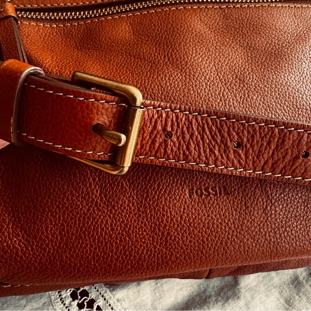 Fossil Tan Leather Crossbody Bag about 11” x 9” EUC - Picture 4 of 9